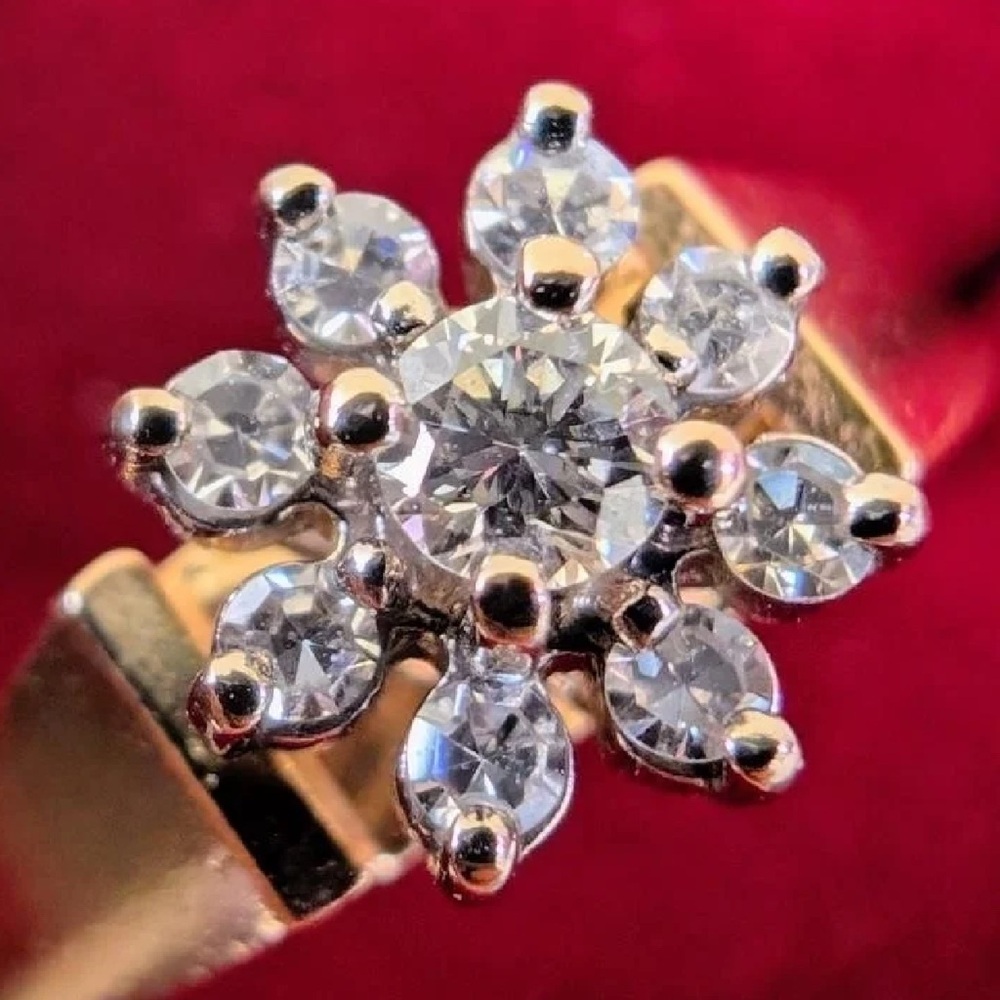 Elegant Gold and Diamond Floral Ring